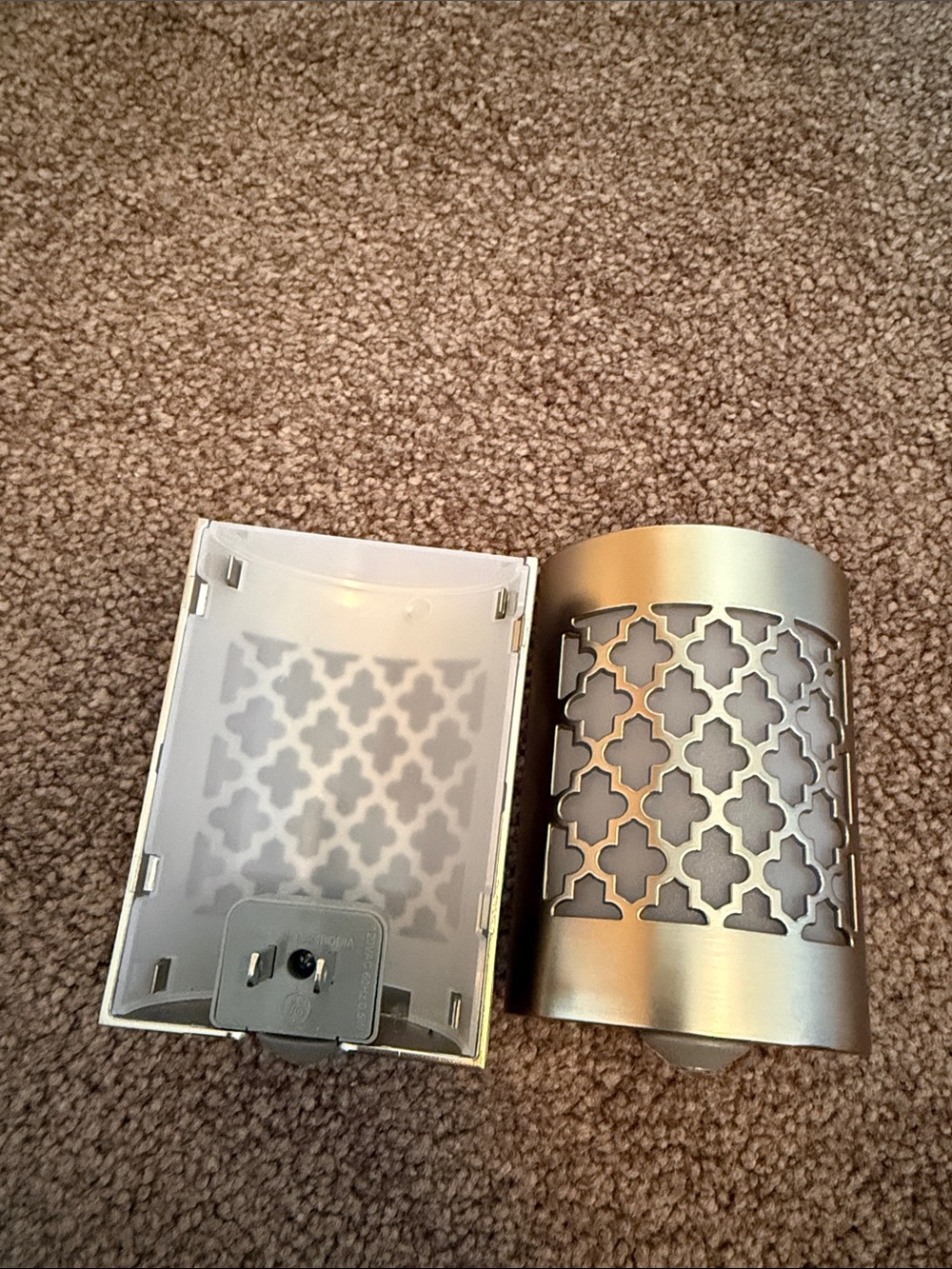Decorative Silver Metal Lattice Wall Sconce - Silver